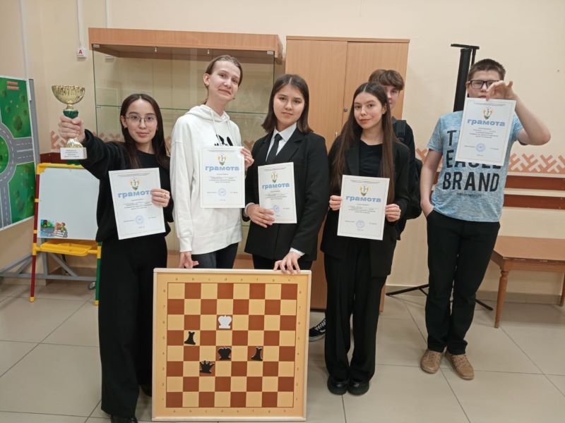 Первенство школы по шахматам среди обучающихся 10-ых классов.