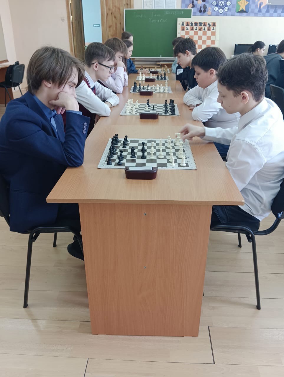 Участие в зональном соревновании по шахматам.