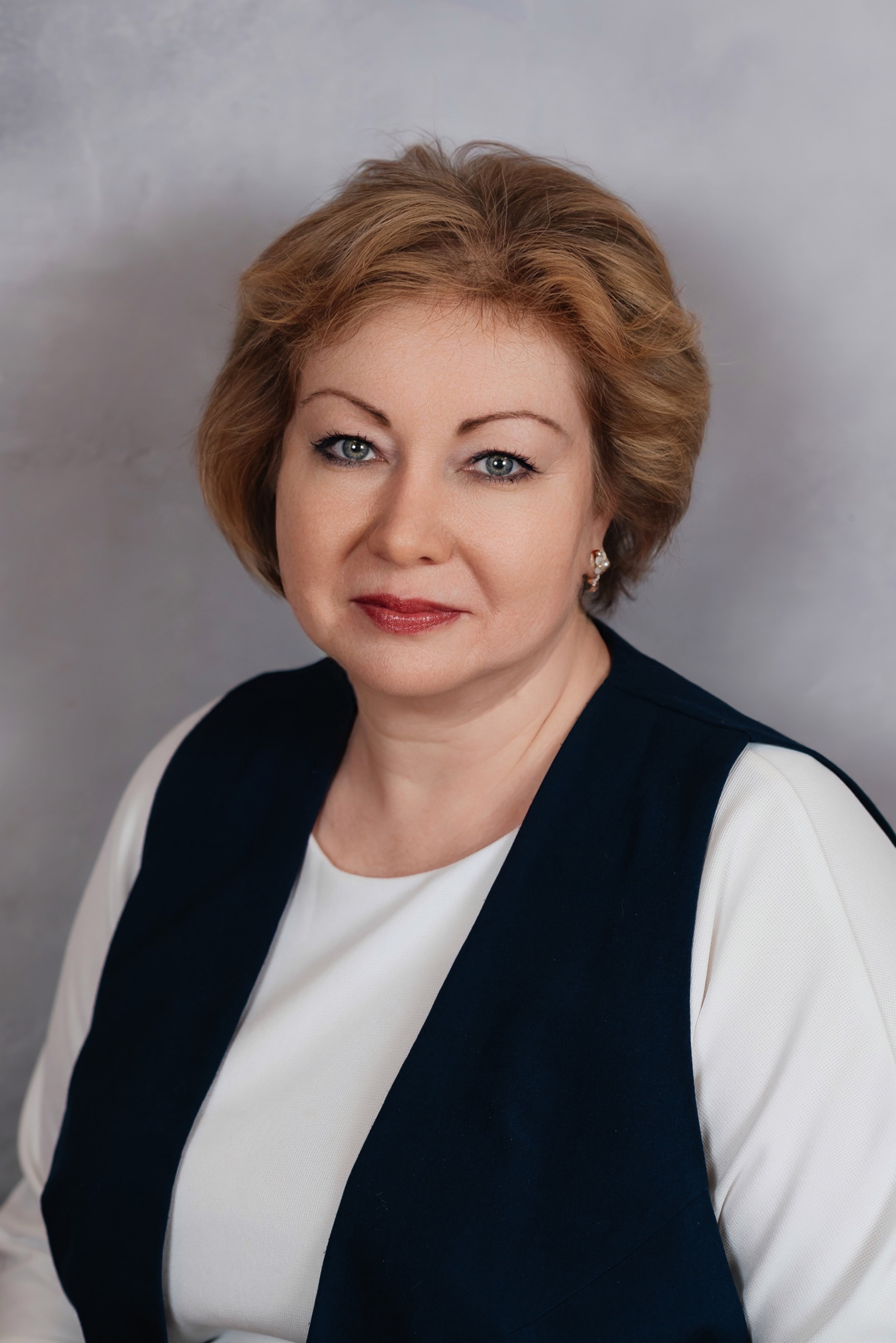Попова Елена Николаевна.