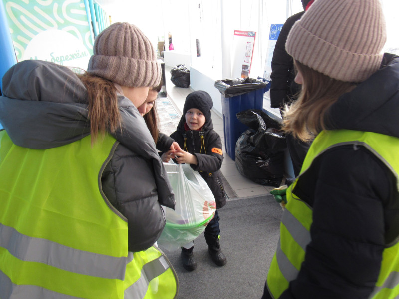 Участие в экологической акции по сбору и сортировке мусора.