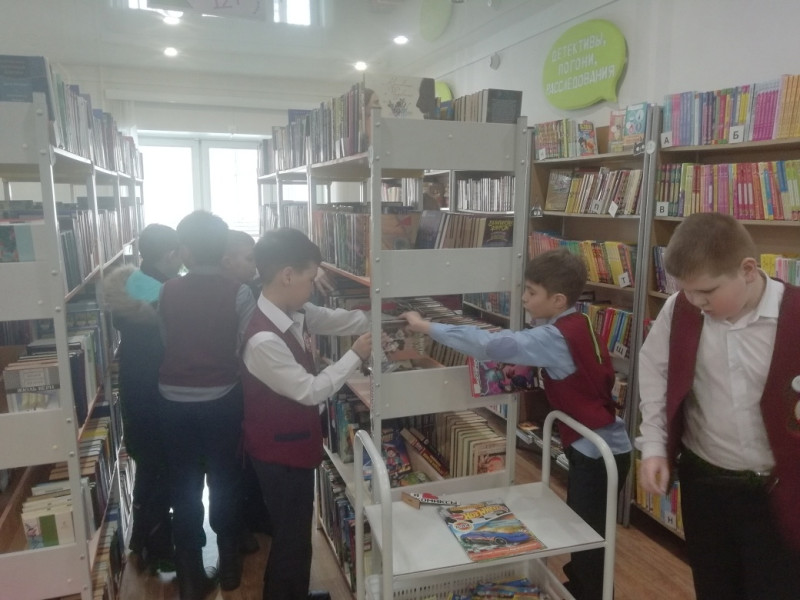 Посещение детской библиотеки классным коллективом 4А.