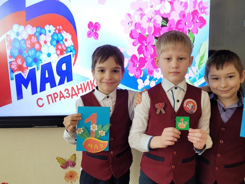 Орлята России из 2В класса присоединились к Всероссийской акции «Частичка добра трудящимся».