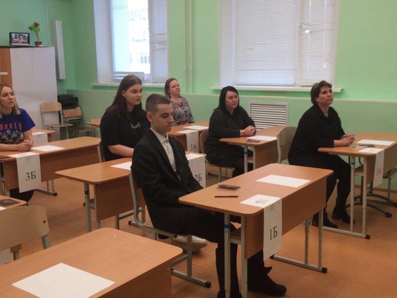 В рамках  Всероссийской акции «Сдаём вместе. День сдачи ЕГЭ родителями»  прошёл пробный экзамен по русскому языку.